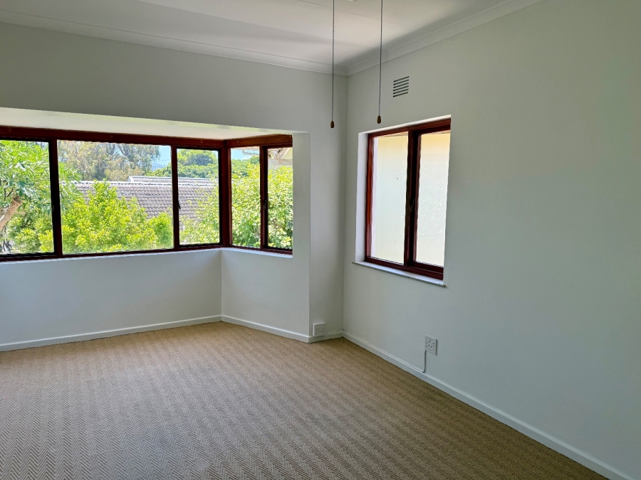 6 Bedroom Property for Sale in Leisure Isle Western Cape